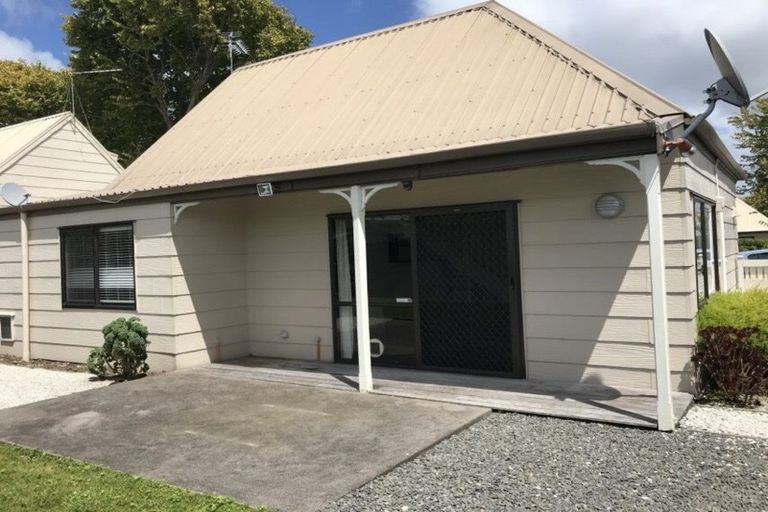 Photo of property in 11/58 Manuroa Road, Takanini, 2112