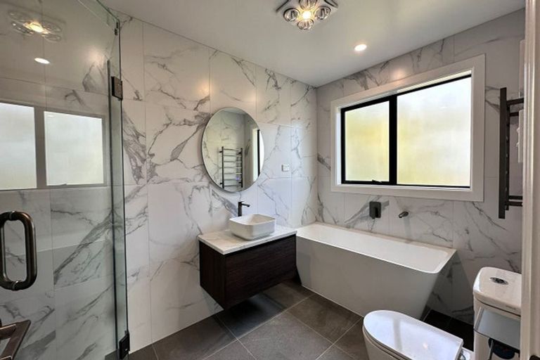 Photo of property in 19 Artesia Close, Shamrock Park, Auckland, 2016