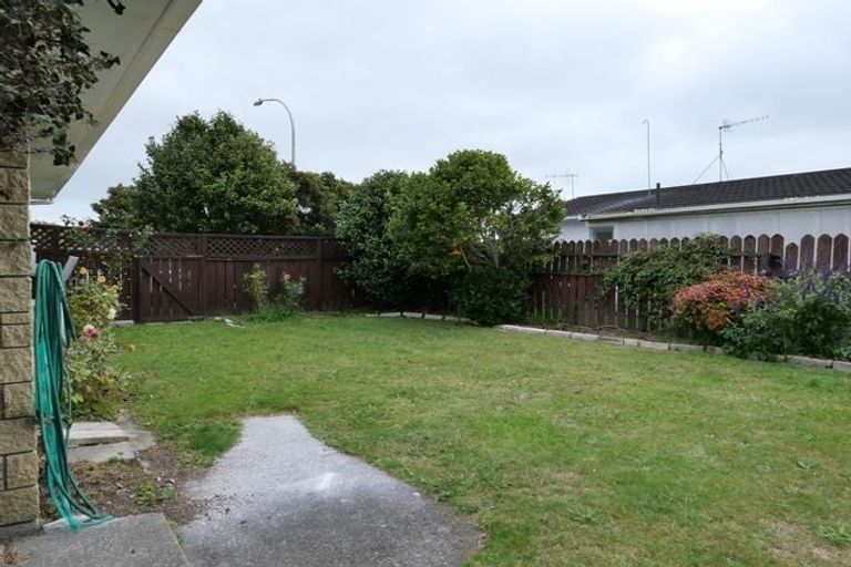 Photo of property in 2 Princeton Road, Raumati Beach, Paraparaumu, 5032