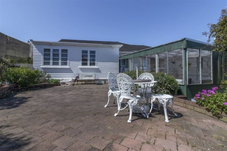 Photo of property in 84 Mills Road, Brooklyn, Wellington, 6021