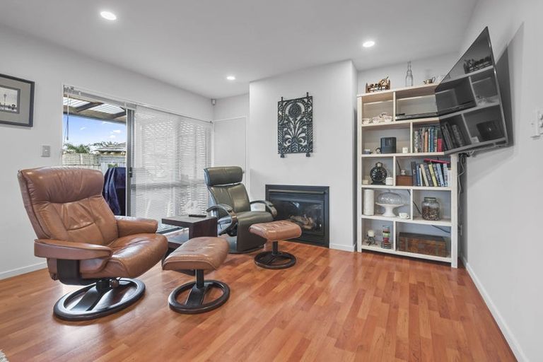 Photo of property in 1/66 Browns Bay Road, Rothesay Bay, Auckland, 0630