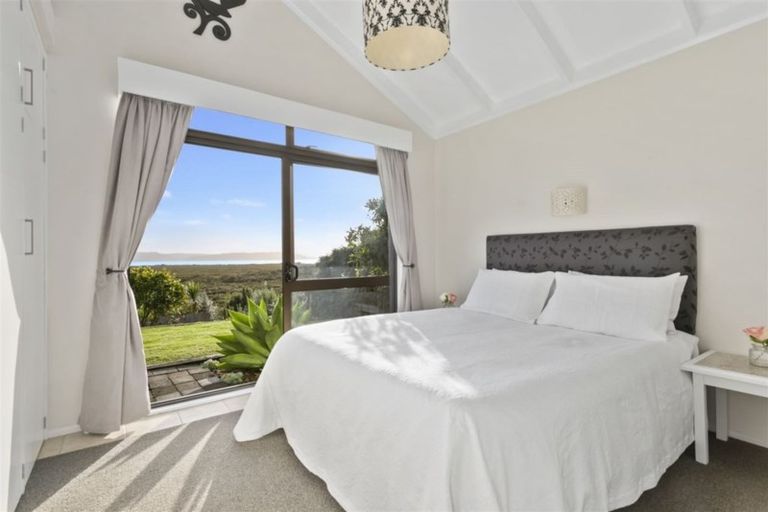 Photo of property in 44 Rewarewa Road, Te Atatu Peninsula, Auckland, 0610