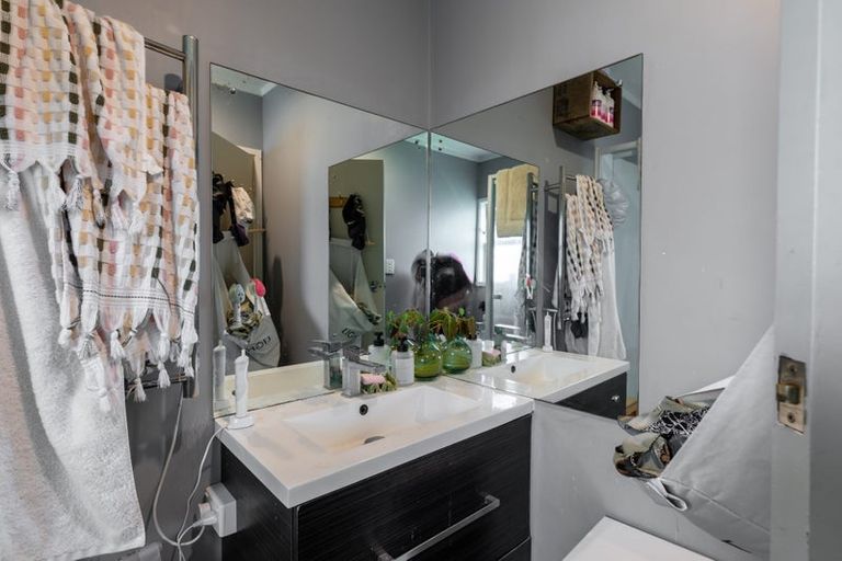 Photo of property in 2/27 Nikau Street, New Lynn, Auckland, 0600