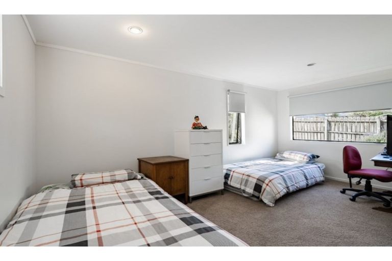 Photo of property in 121 Astley Avenue, New Lynn, Auckland, 0600