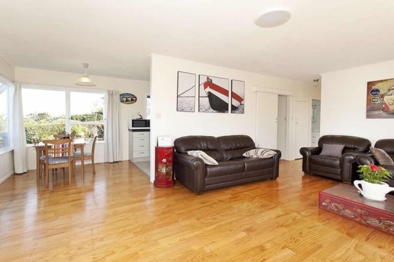Photo of property in 1009 Whangaparaoa Road, Tindalls Beach, Whangaparaoa, 0930