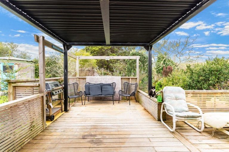 Photo of property in 10 Franklin Road, Paparoa, 0571