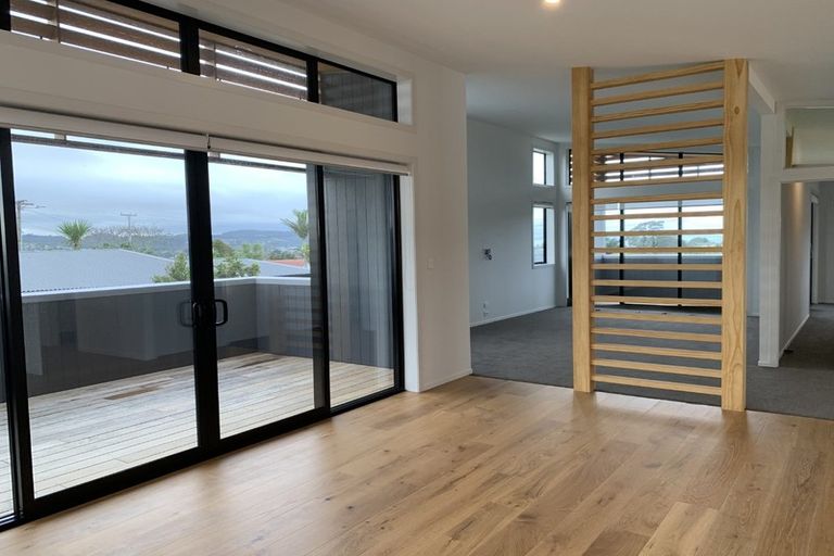 Photo of property in 6 Moffat Road, Red Beach, 0932