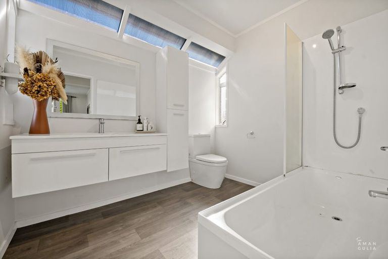 Photo of property in 31 Bodi Place, Te Atatu South, Auckland, 0610
