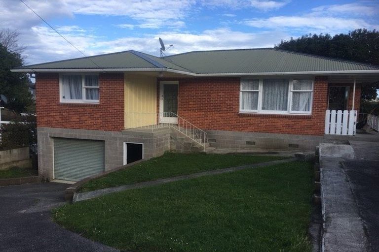 Photo of property in 32 Porter Crescent, Helensville, 0800