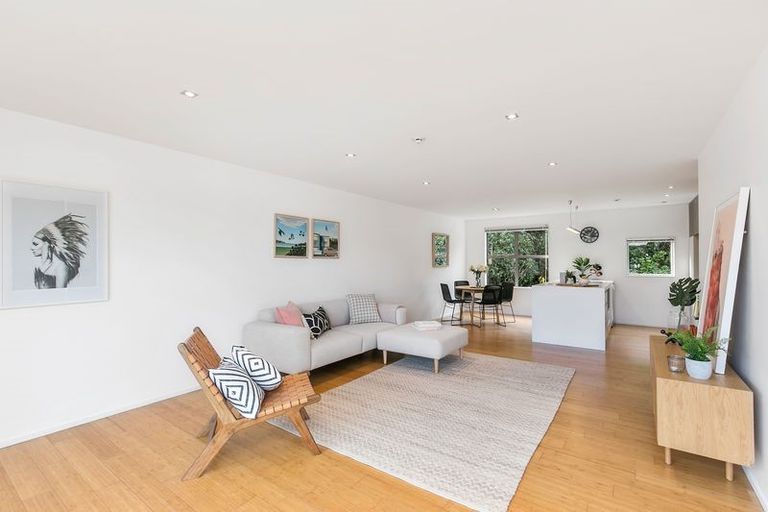 Photo of property in 56 Saddleback Grove, Karori, Wellington, 6012