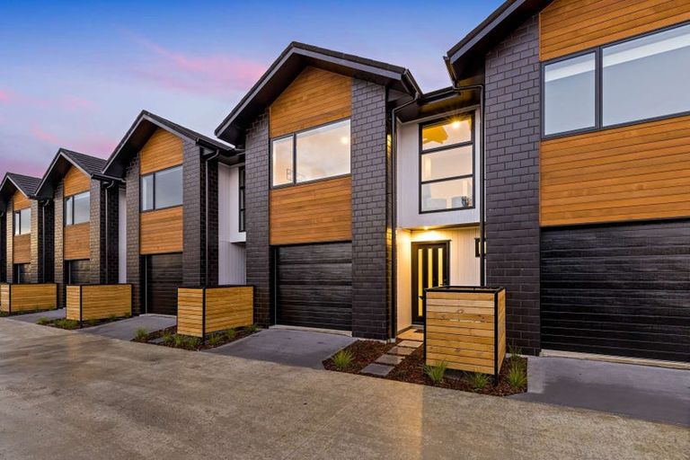 Photo of property in 76 Papatupu Way, Kumeu, 0810