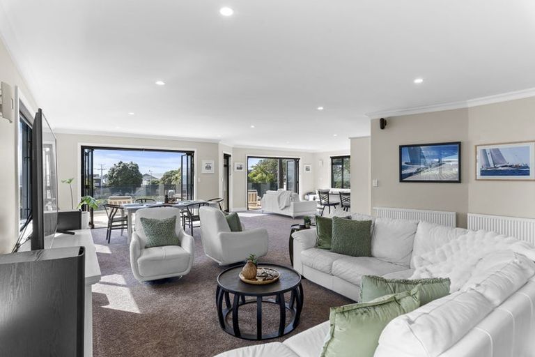 Photo of property in 1 Arden Place, Oakura, 4314