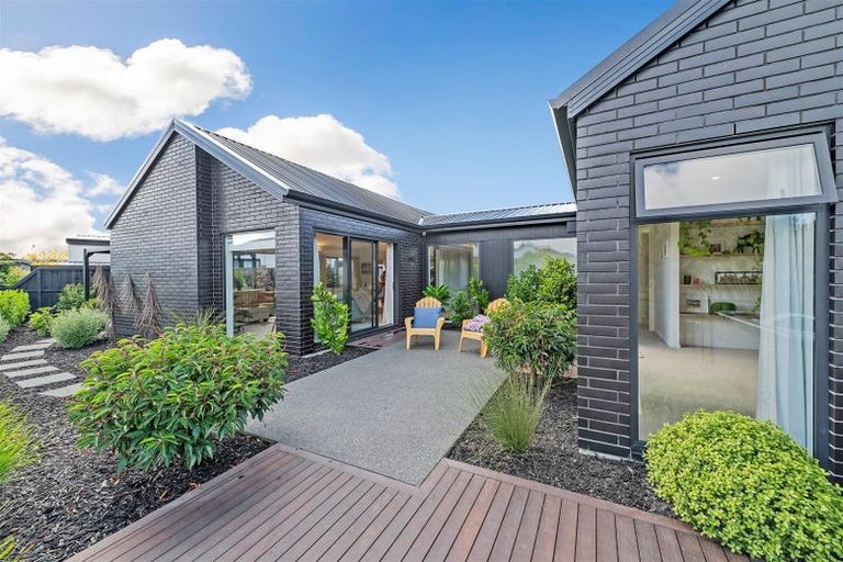 Photo of property in 10 Kinnerton Lane, Casebrook, Christchurch, 8051