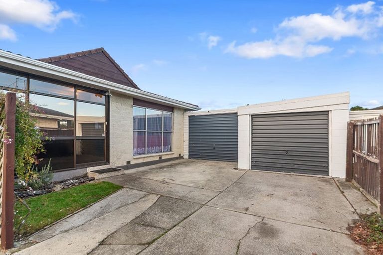 Photo of property in 2/28 Prestons Road, Redwood, Christchurch, 8051
