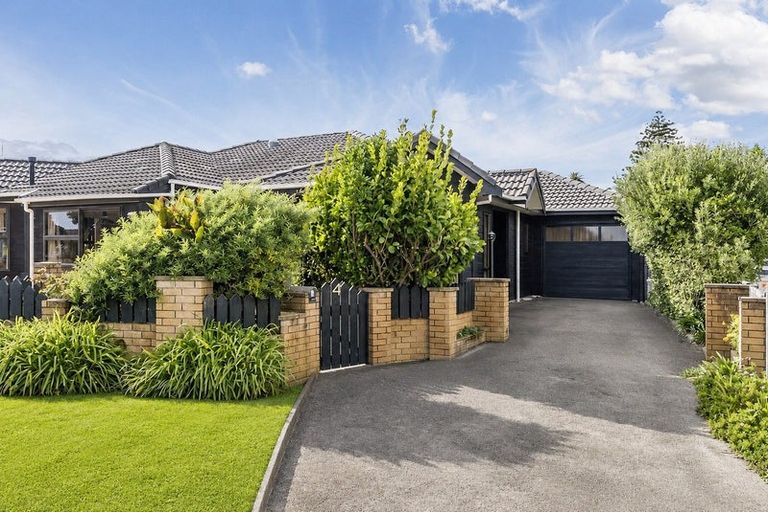 Photo of property in 2/4u Richard Street, Titahi Bay, Porirua, 5022