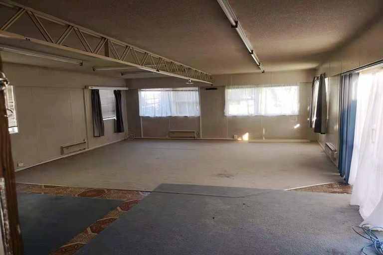 Photo of property in 10 Clendon Place, Manurewa, Auckland, 2102