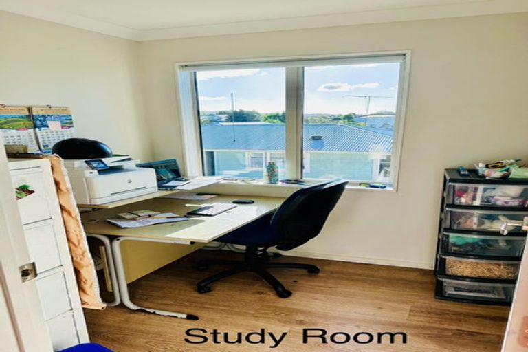 Photo of property in 8 Harrington Road, Henderson, Auckland, 0610