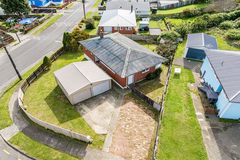 Photo of property in 28 Durham Street, Cannons Creek, Porirua, 5024