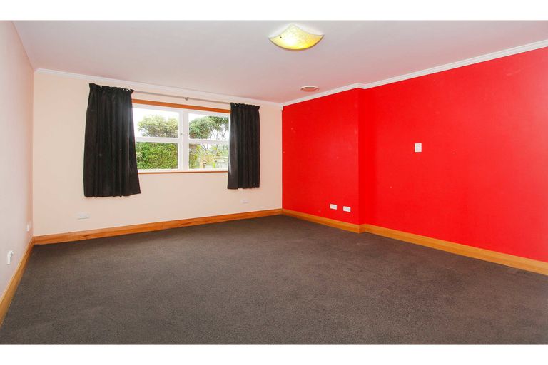 Photo of property in 24 Howard Road, Northcote, Auckland, 0627