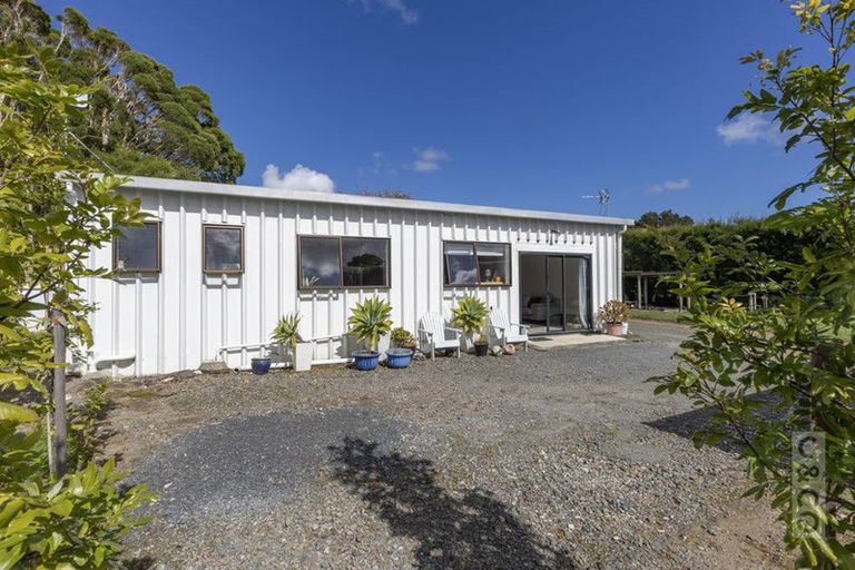 Photo of property in 88 Taupaki Road, Taupaki, 0782