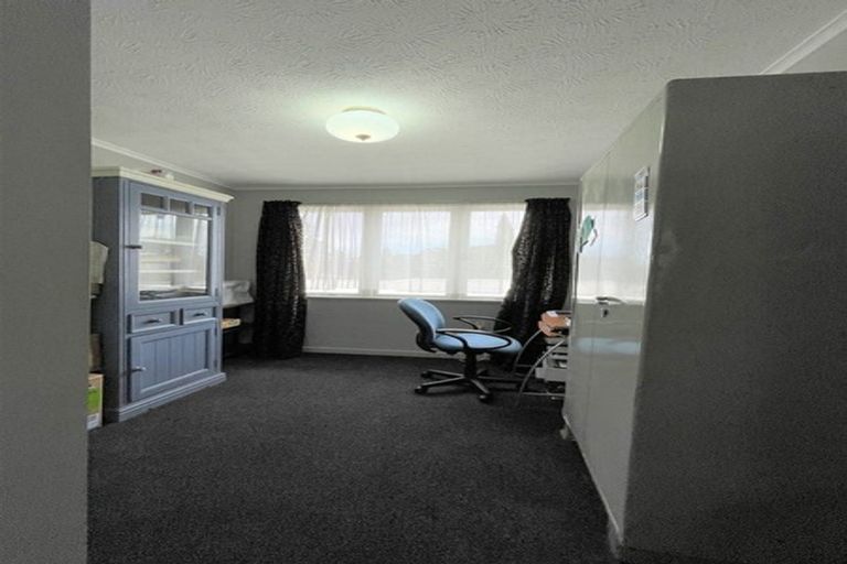 Photo of property in 10 Hinau Street, New Lynn, Auckland, 0600