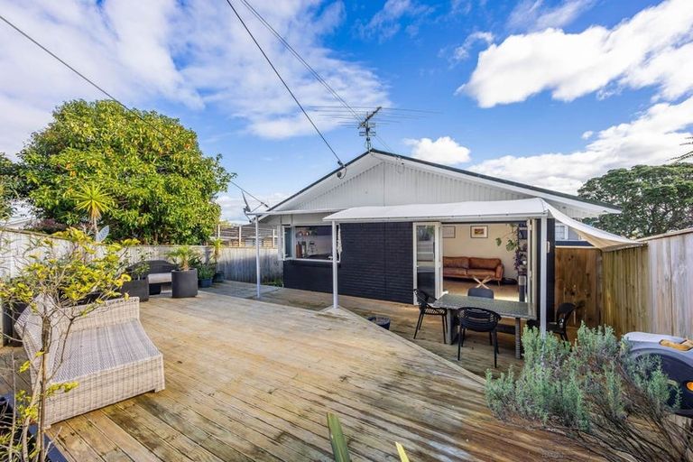Photo of property in 1/32 Forrest Hill Road, Forrest Hill, Auckland, 0620