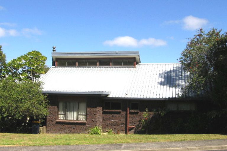 Photo of property in 76 Brigantine Drive, Beach Haven, Auckland, 0626