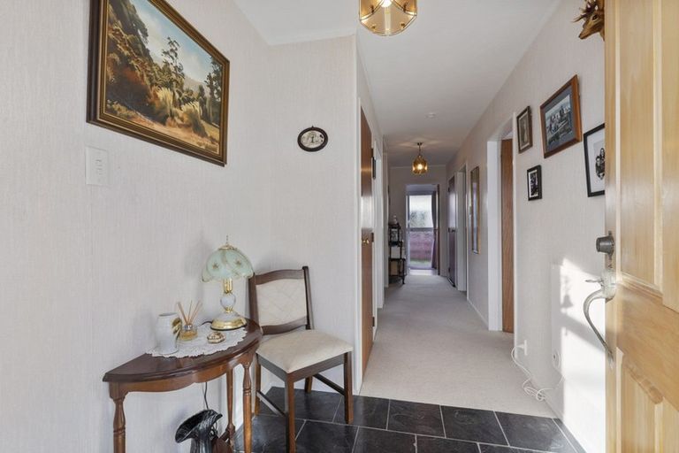 Photo of property in 5 Lees Grove, Wainuiomata, Lower Hutt, 5014