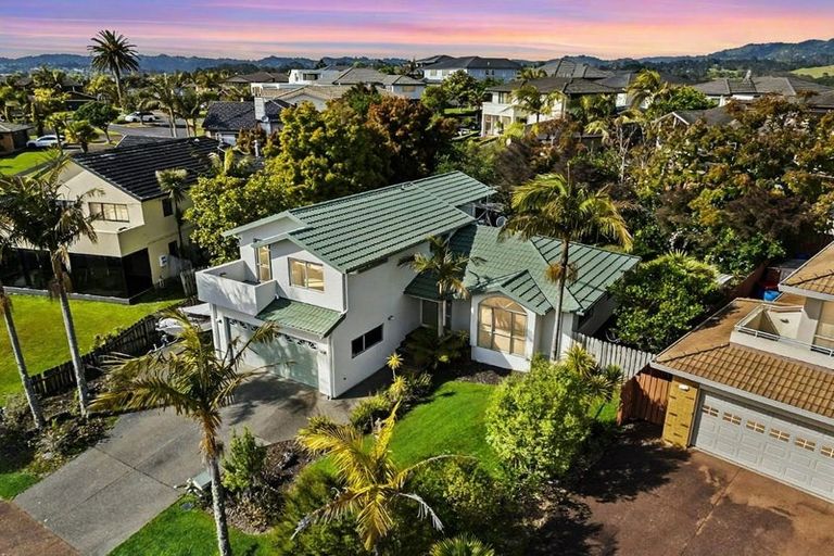 Photo of property in 4 San Ambrosio Rise, Henderson, Auckland, 0612