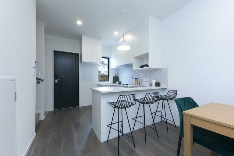 Photo of property in 5 Morihana Close, Glen Eden, Auckland, 0602