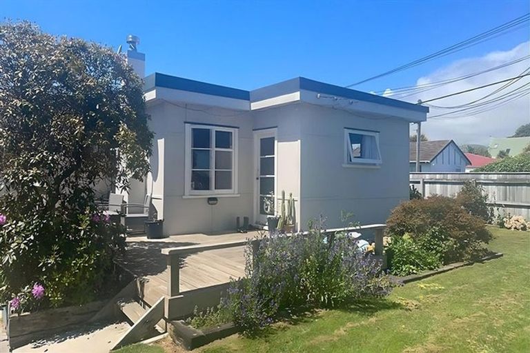 Photo of property in 43 Martin Road, Paraparaumu Beach, Paraparaumu, 5032