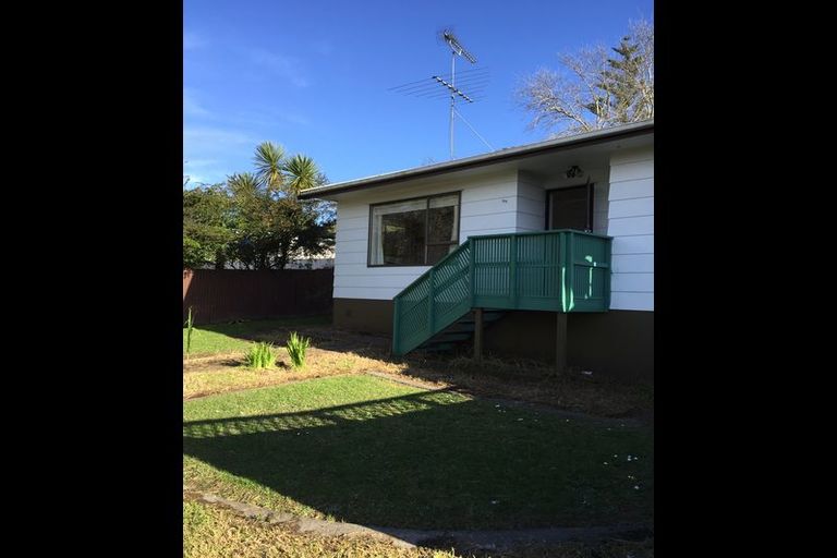 Photo of property in 2/9 Lancaster Road, Beach Haven, Auckland, 0626