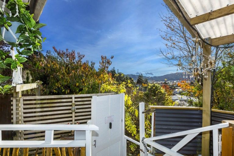 Photo of property in 33 Fraser Street, Wainuiomata, Lower Hutt, 5014