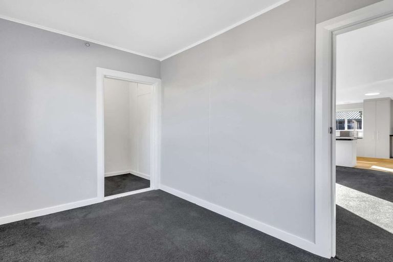 Photo of property in 220 Warwick Road, Mayfair, Hastings, 4122