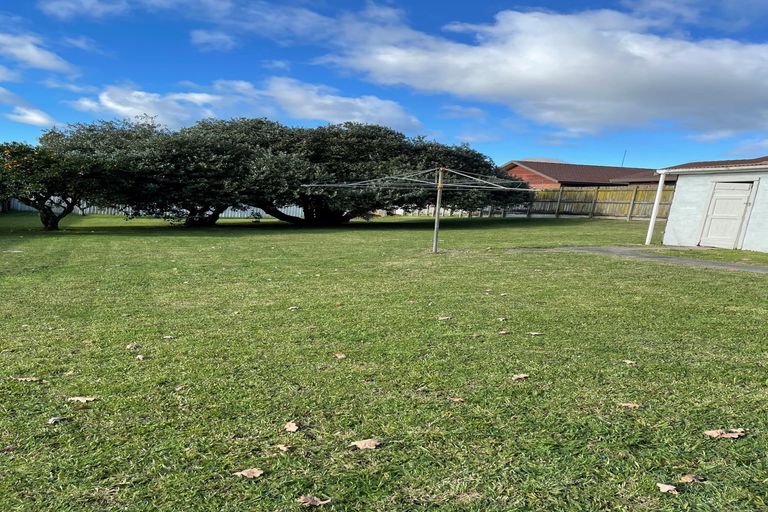 Photo of property in 8 Great South Road, Papakura, 2110