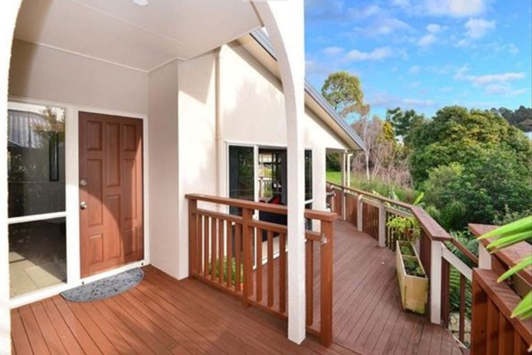 Photo of property in 31 Rifleman Rise, Unsworth Heights, Auckland, 0632