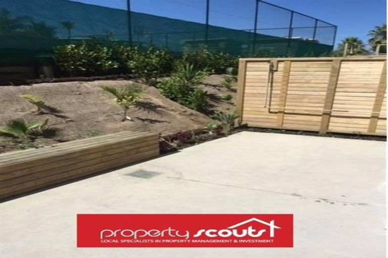 Photo of property in 8 Karauria Lane, Orewa, 0931