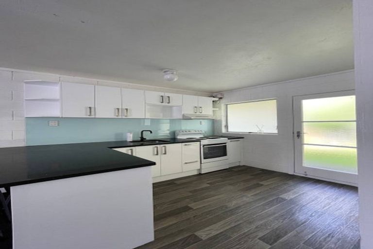 Photo of property in 3/19a Verbena Road, Birkdale, Auckland, 0626