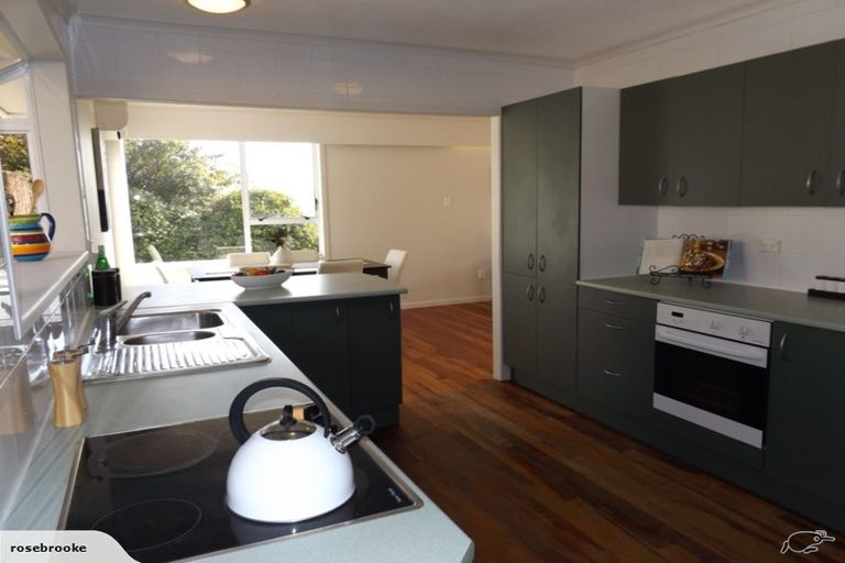 Photo of property in 6 Link Road, Newlands, Wellington, 6037