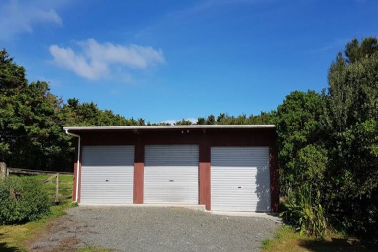 Photo of property in 286 Rehutai Road, Baylys Beach, Dargaville, 0377