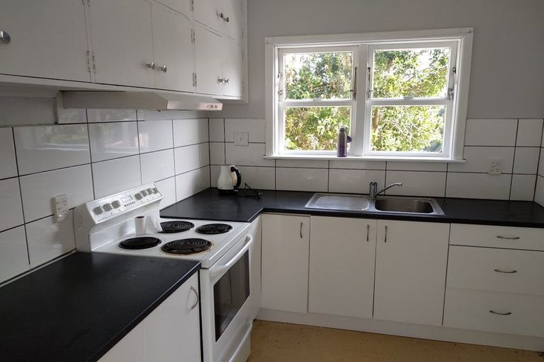 Photo of property in 88 Newlands Road, Newlands, Wellington, 6037