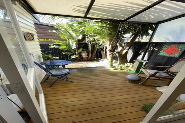 Photo of property in 9 Copley Street, New Lynn, Auckland, 0600