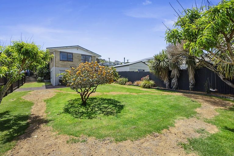 Photo of property in 32a Simons Street, Moturoa, New Plymouth, 4310