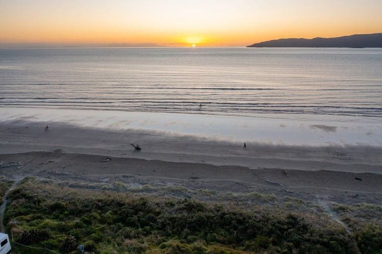 Photo of property in 68 Marine Parade, Paraparaumu Beach, Paraparaumu, 5032