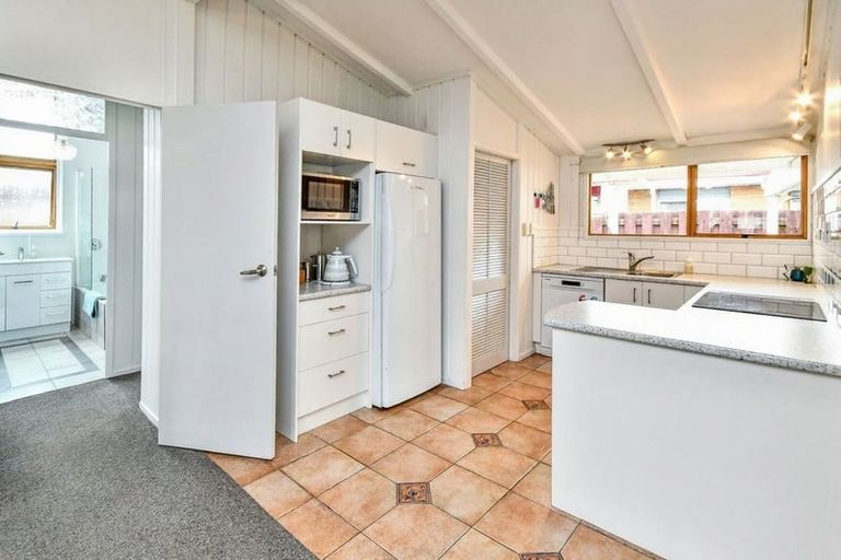 Photo of property in 8 Booker Place, Weymouth, Auckland, 2103