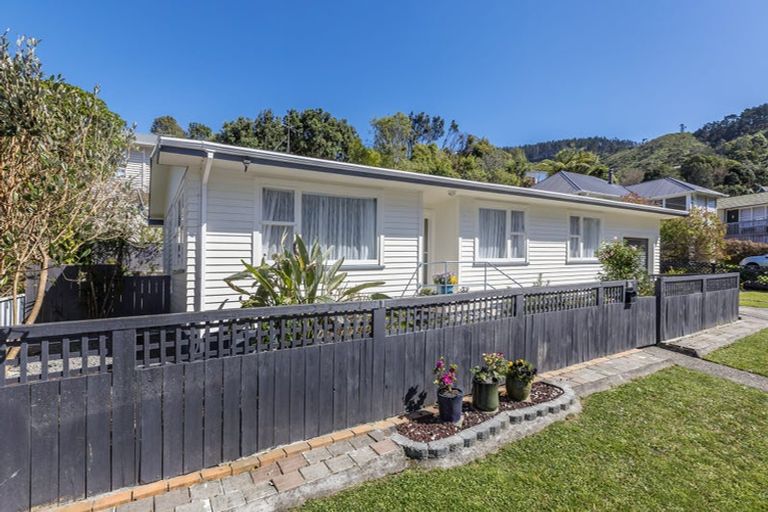 Photo of property in 2a Wilfred Street, Tawa, Wellington, 5028