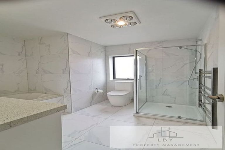 Photo of property in 98 Cardiff Road, Pakuranga, Auckland, 2010