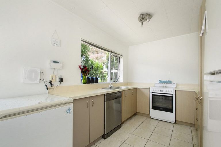 Photo of property in 47 Riverton Drive, Randwick Park, Auckland, 2105