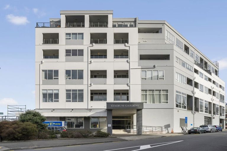 Photo of property in Stadium Garden Flats, 401/107 Thorndon Quay, Pipitea, Wellington, 6011