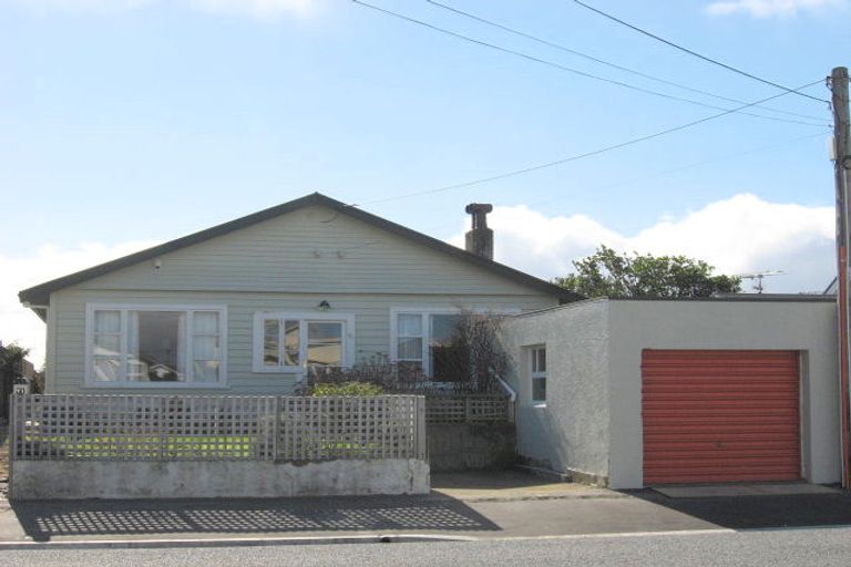 Photo of property in 71 Endeavour Street, Lyall Bay, Wellington, 6022